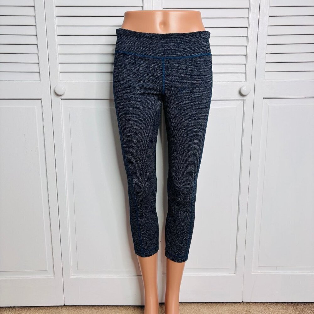 UNDER ARMOUR Blue Capris Leggings Size Medium